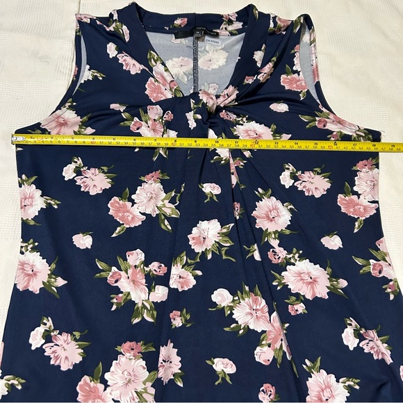Harve Benard navy floral sleeveless tunic tank top. - Picture 6 of 6